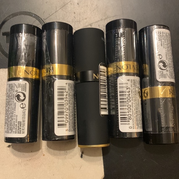 10 New Full Size Revlon Lip Sticks. - Picture 4 of 9